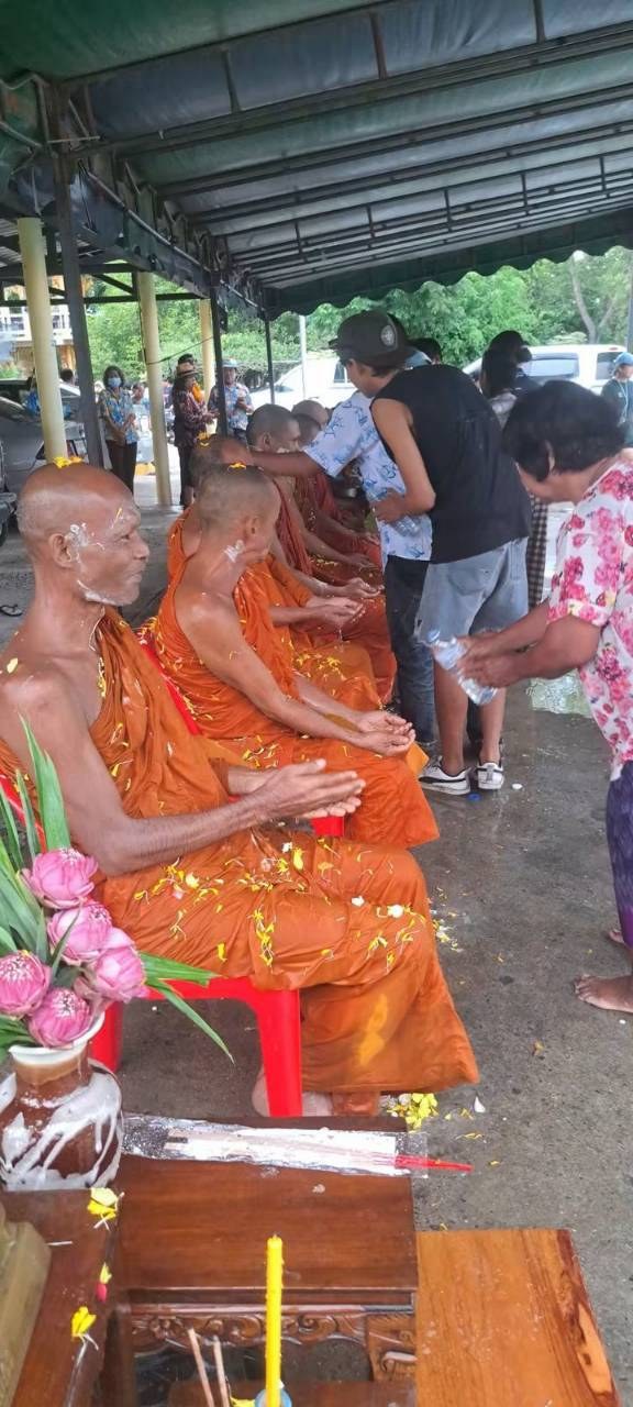 สรงน้ำพระ เนื่องในเทศกาลวันสงกรานต์ รูปที่ 2